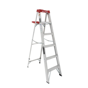 Toma general de la estructura completa que tienen las escaleras de aluminio tipo tijera con detalles plásticos en color rojo.